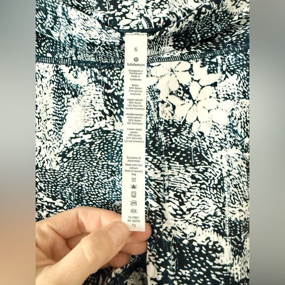 Lululemon Never Still Cropped Legging 21" Inseam in Teal & White - Size 6 - Picture 4 of 6